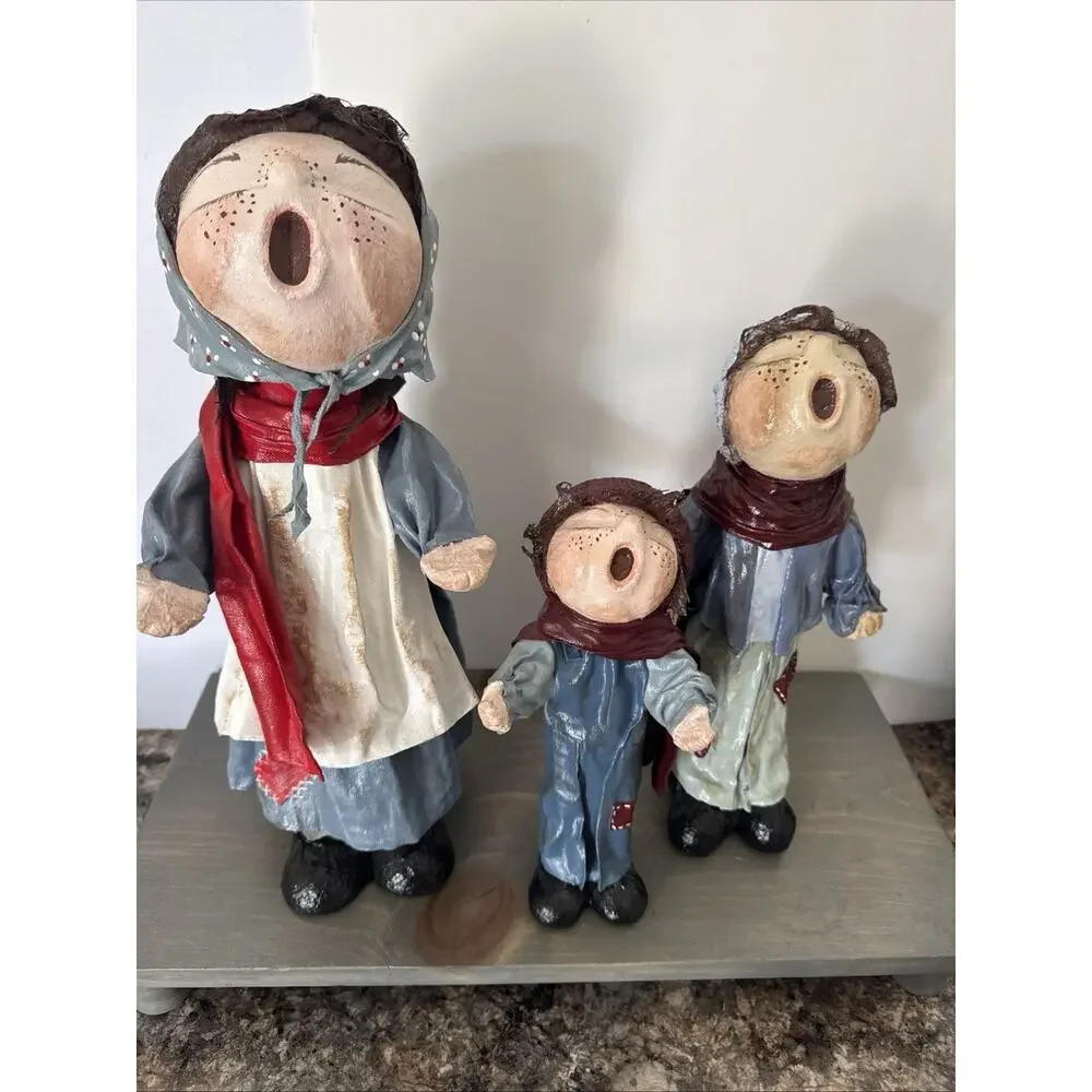 RARE VINTAGE PAPER MACHE CHRISTMAS CAROLERS FIGURES SET - UNIQUE - CUTE XMAS